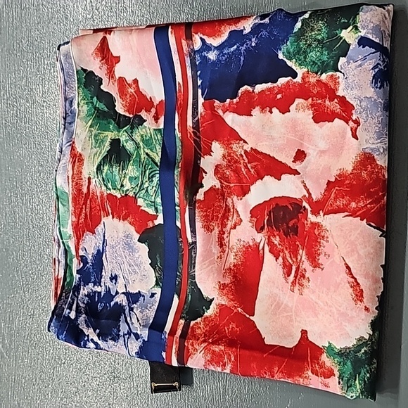 ART OF THE SCARF. From‎ tie rack. 34" X 34". Red, blue, and green. - Picture 7 of 7
